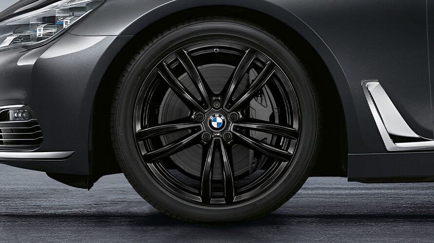 19” Double-Spoke 647 M in Jet Black Uni, Hankook 19” Double-Spoke 647 M in Jet Black Uni, Hankook